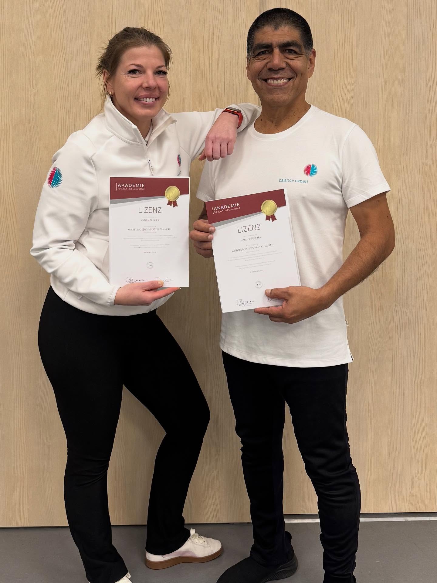 Katrin Seidler und Manuel mit Trainerlizenzen